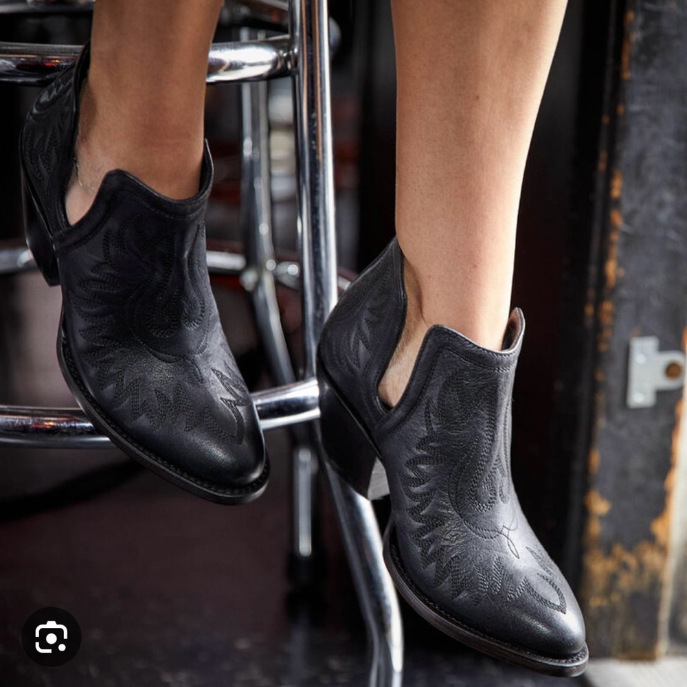 NWOB - Ariat Dixon R Toe Western Bootie Black Size 6.5 Women’s